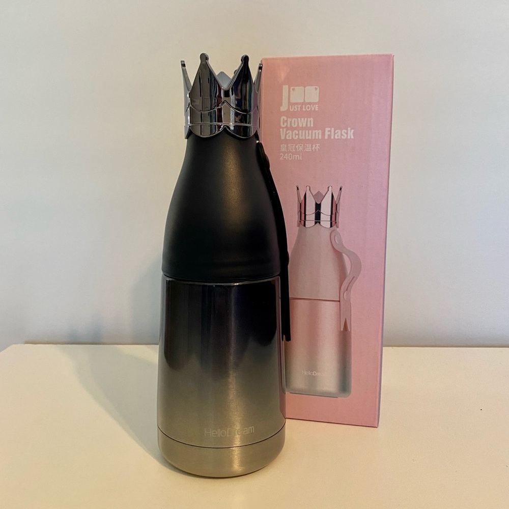 NWT - Crowned insulation mug with cup attachment